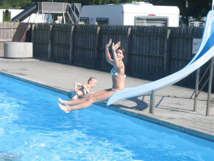 Ferie i Fjellerup 2007 - Ally i bade bassin på camping pladsen hestehaven billede 26