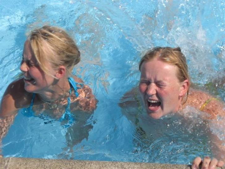 Ferie i Fjellerup 2007 - Haha vandet er IS koldt men vi har det sjovt billede 44