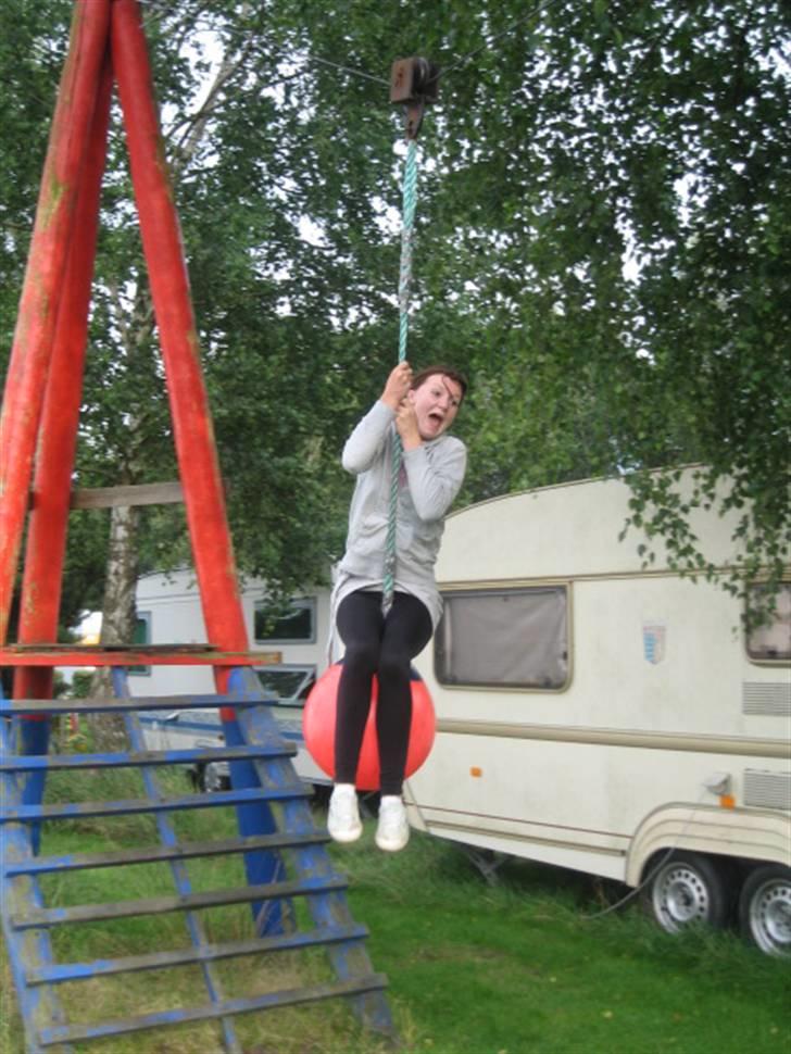 Ferie i Fjellerup 2007 - Ally på legepladsen billede 64