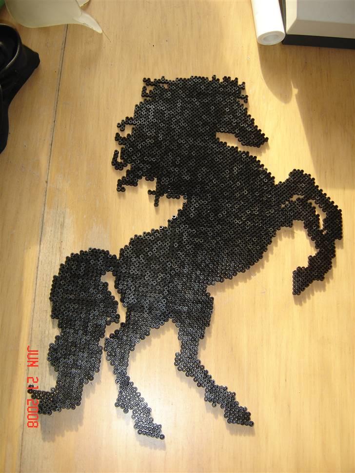 Ting lavt med rør Perler - Det har taget mig omtrænt 3-4 timer måske 5 :o) men syntes da selv at den er blevet okay (den er lavt d 21 Juni 2008) billede 8