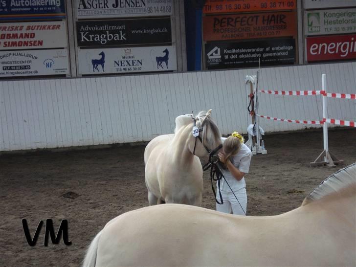 Kåring på Finstrupgård. - Man skal da have ros når man er blevet fløj på et hold med 18, som den eneste med 9 i helhed.. billede 6
