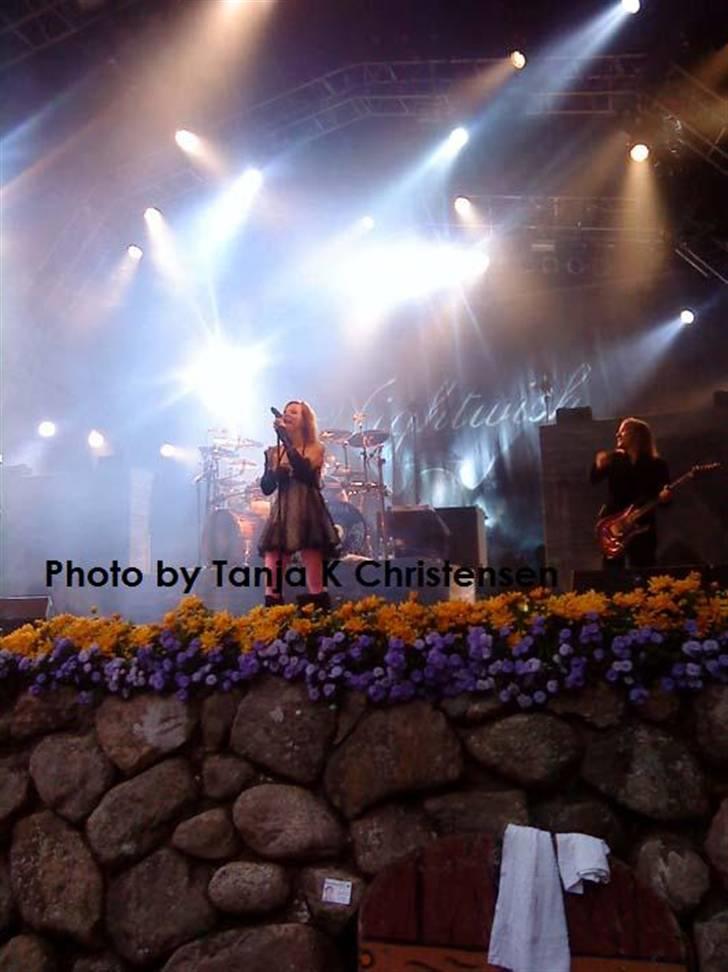 Nightwish live @ Skanderborg Festival - SÅ, 6 timers venten og 3 koncerter senere > gik Nightwish på! SIKKE en koncert og SIKKE en playlist. billede 3