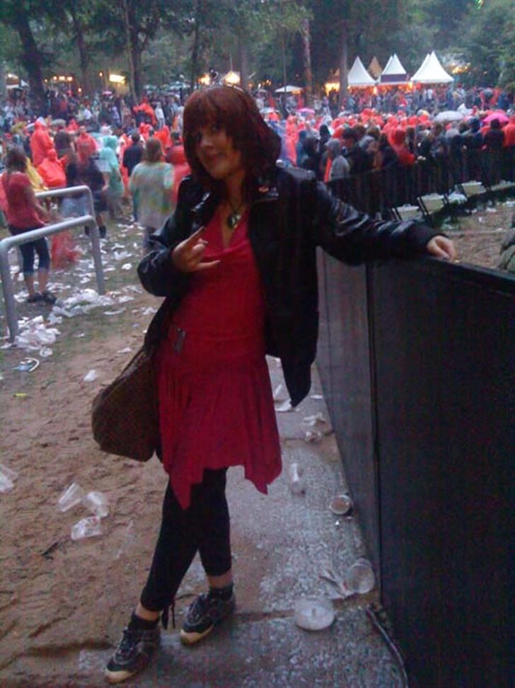 Nightwish live @ Skanderborg Festival - Meget sexede, meget våde og meget meget glade Tanja, efter endt koncert :D billede 12