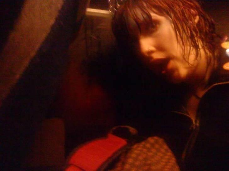 Nightwish live @ Skanderborg Festival - Tanja i festival bussen på vej hjem, ligeså gennemblødt! billede 14