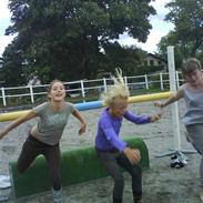 Ida, cecilie, og Bene springer 100 cm - 110 cm
