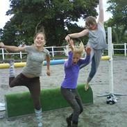 Ida, cecilie, og Bene springer 100 cm - 110 cm