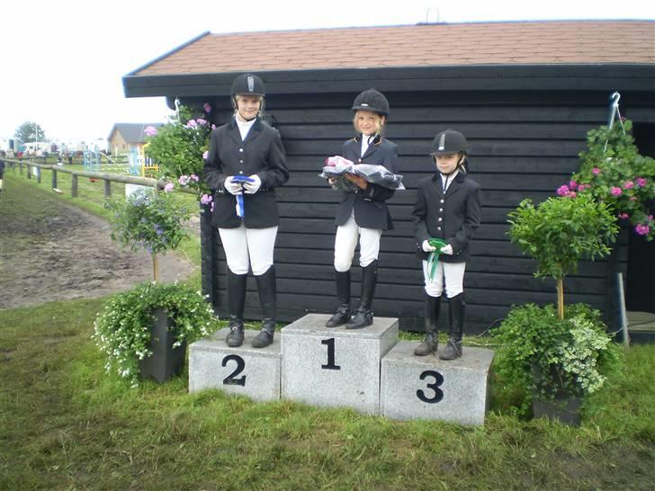 Stævne med Beauty i SydJysk Rideklub Rødekro - Premie-overrakelse jeg vandt LD og fik masser gaver=) billede 3