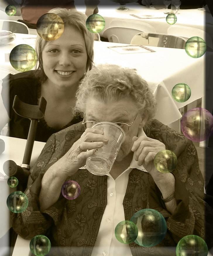 Tegninger og billeder jeg har leget lidt med... - Mig og Bedste Boop (mormor). Et billede til en sang til bedstes 80 års føs  :D billede 14