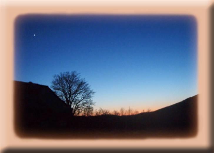 Tegninger og billeder jeg har leget lidt med... - Vores gård i solnedgangen... billede 20