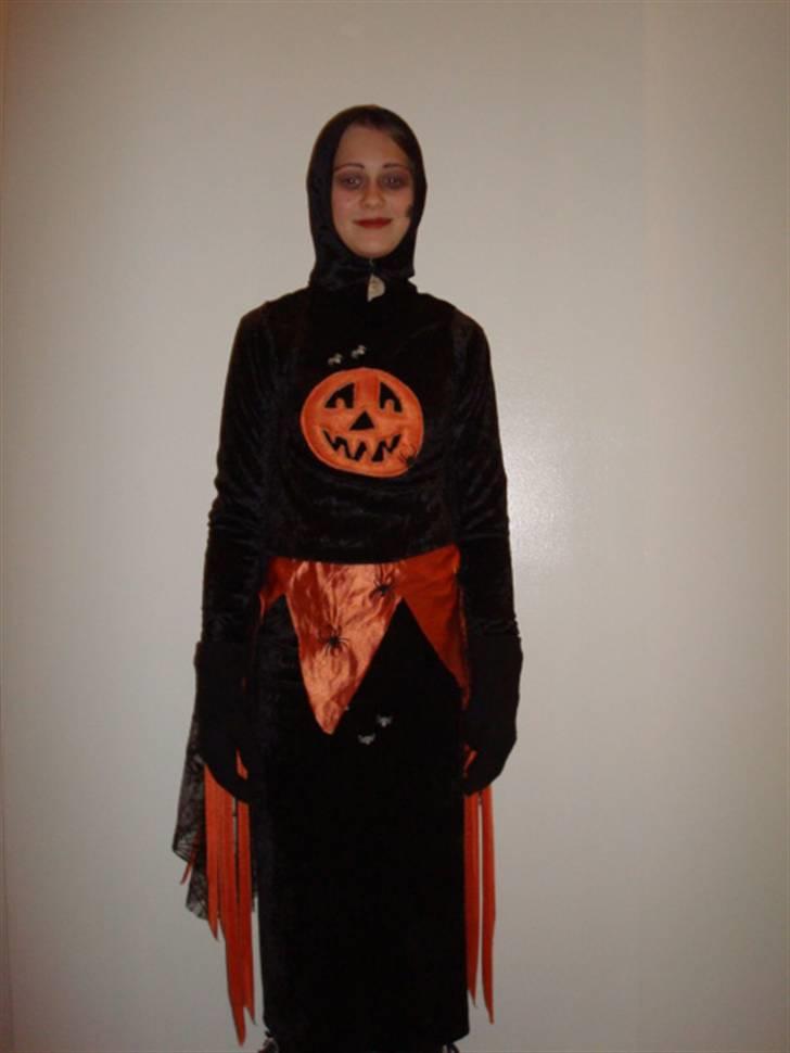 Mit fotoalbum - Mig som bliver sminket til halooweeeeeeeeeeeen!!! billede 23