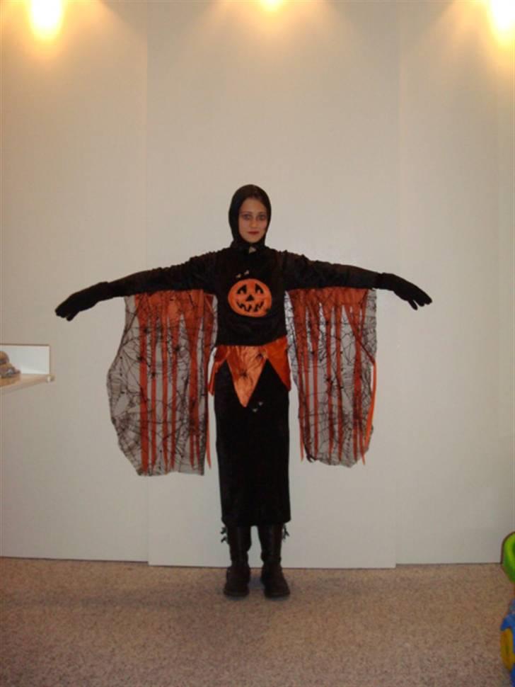 Mit fotoalbum - Her er jeg færdig med at blive sminket!!
 billede 24