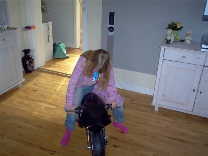 Mit fotoalbum - Mig der sidder på min fars mini motorcykel!!! billede 26