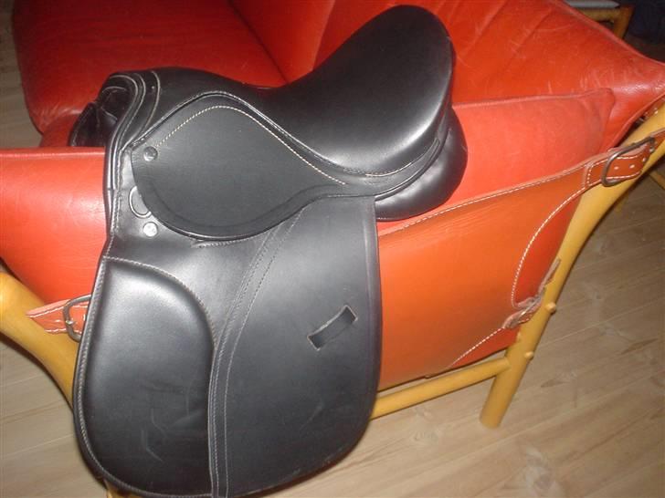 Pippi nye sadel så må vi håbe den passer hehe:D billede 1