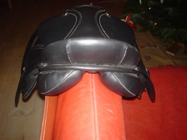 Pippi nye sadel så må vi håbe den passer hehe:D billede 2