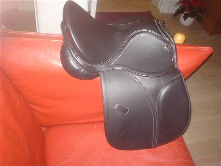 Pippi nye sadel så må vi håbe den passer hehe:D billede 3