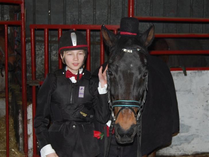 "Fastelavn er mit navn ..."  Fastelavns billeder :'D - Mig og Brudegommen som er min Prinse~Mandse<3
Fotograf: Min mor d: billede 3