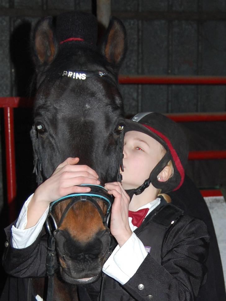 "Fastelavn er mit navn ..."  Fastelavns billeder :'D - Brudegommen som er min Prinse~Mandse<3
Fotograf: Min mor d: billede 4