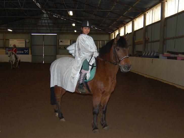 "Fastelavn er mit navn ..."  Fastelavns billeder :'D - Cecilia og optimist klædt ud som engel ;]

Fotograf: Mor<3 billede 31