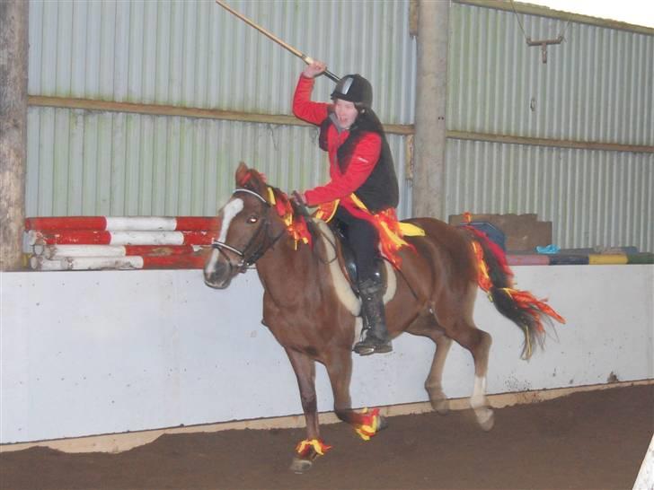 "Fastelavn er mit navn ..."  Fastelavns billeder :'D - Ildhest og ildrytteren!
Fotograf: Min mutti<3 billede 41