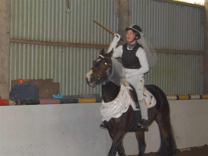 "Fastelavn er mit navn ..."  Fastelavns billeder :'D - Bruden :D
Fotograf: Min mutti<3 billede 43