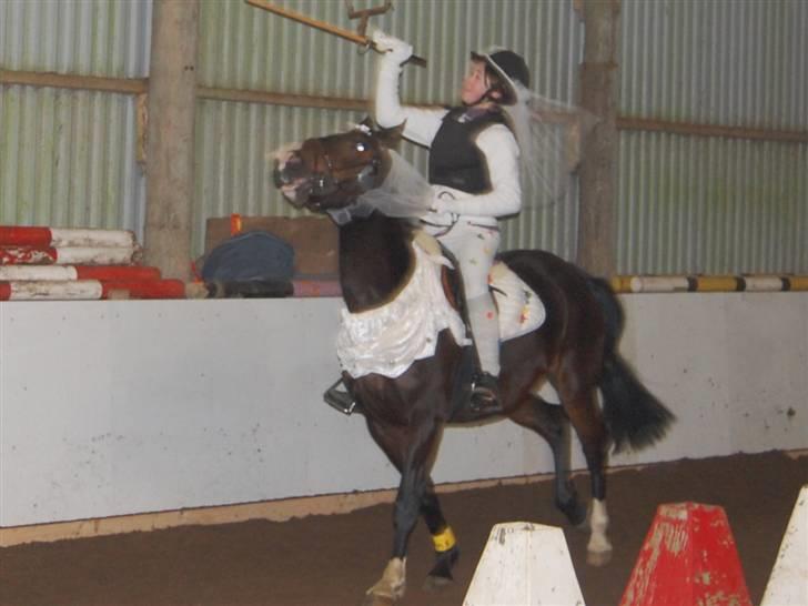 "Fastelavn er mit navn ..."  Fastelavns billeder :'D - Brud, brud og brud !<3

Fotograf: Mor <3 billede 53