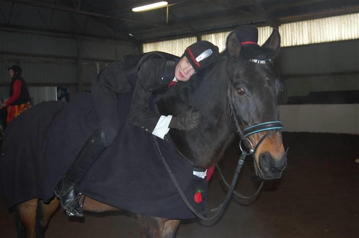 "Fastelavn er mit navn ..."  Fastelavns billeder :'D - Brudegoomerne ! Hehe !<3

Fotograf: Mor billede 63