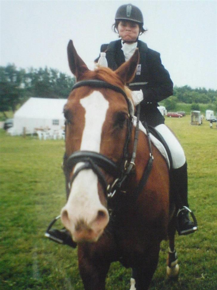 VHRK juni 06 - Anna griner med vand i munden :P billede 11