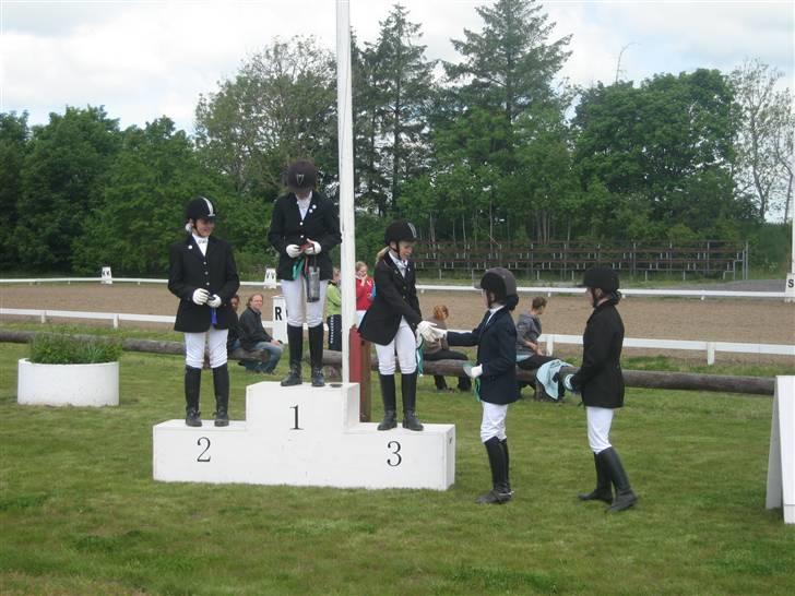 Nørre hostrup rideklub 23/5-09 - 1 plads på prince, 
og 4 på nik :D billede 5