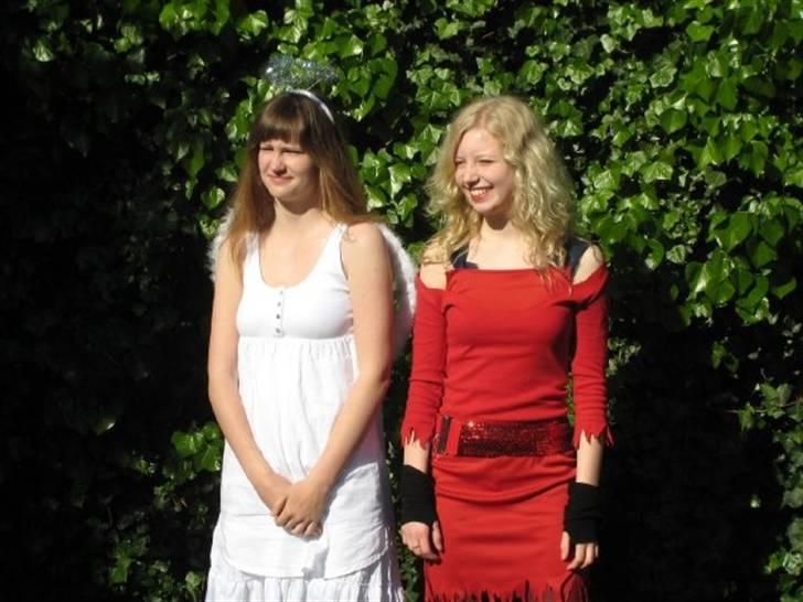 Sidste skoledag - Sarah - Engel
Amanda - Djævel billede 6