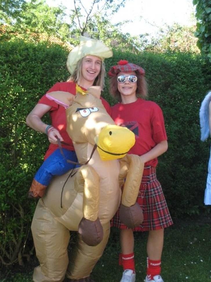 Sidste skoledag - Kasper - Rytterske og hest (dyrk hans ben på hesten HAHAHA)
Andreas - Skotte billede 11