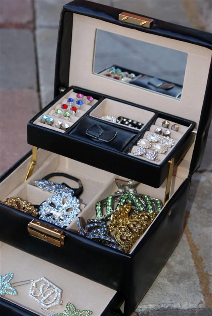 Vores SD udstyr .. - Det fedeste smykkeskrin fra SD og en masse af deres fede smykker :O)
 billede 5