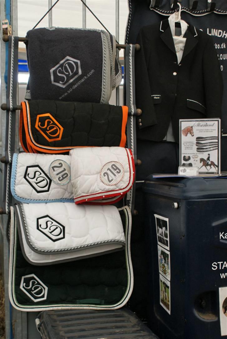 Vores SD udstyr .. - Uldtæppe og div. underlag af mærket Anna Scarpati. billede 17