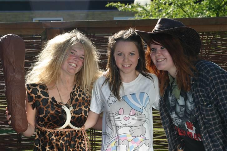 Sidste skoledag, dimension osv (: - Sidste skoledag (:
Med Rikke og Christina. billede 4