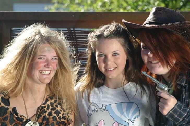 Sidste skoledag, dimension osv (: - Sidste skoledag (:
Med Rikke og Christina. billede 5