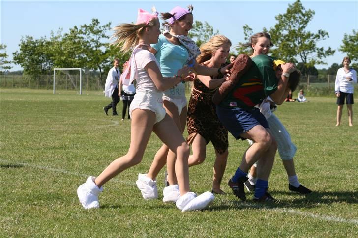 Sidste skoledag, dimension osv (: - Sidste skoledag (:
Mishandling af lærer. billede 10