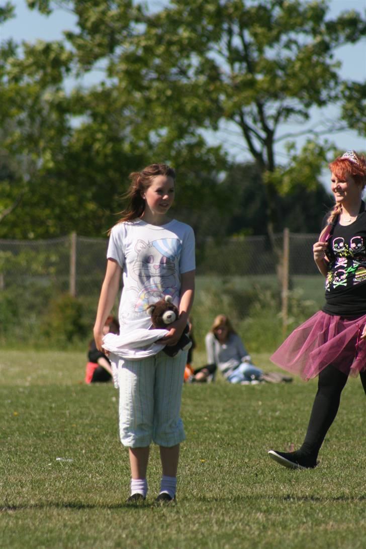 Sidste skoledag, dimension osv (: - Sidste skoledag (:
Aktiv fodbold?
 billede 12