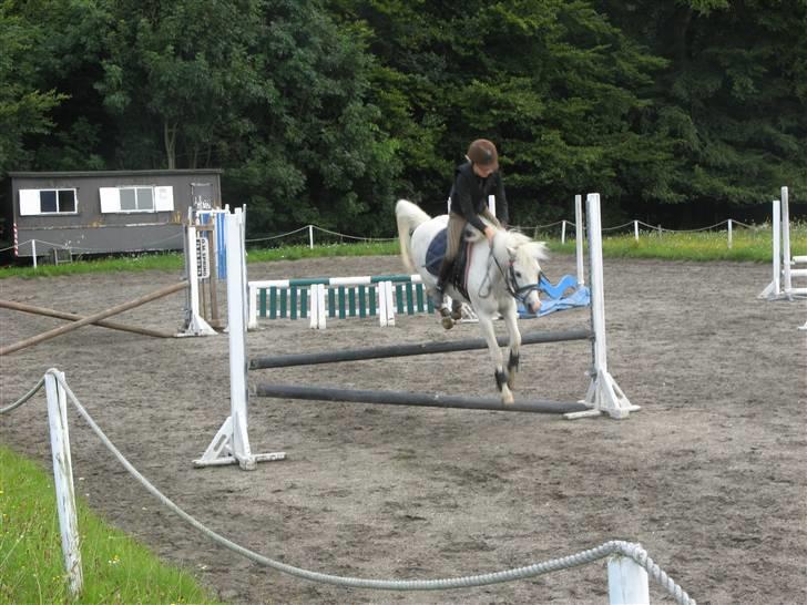 Frække fredrik - Så lander vi billede 5