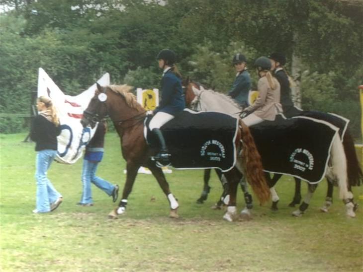 {{currentPhoto.altText}} billede {{currentPhoto.number}}