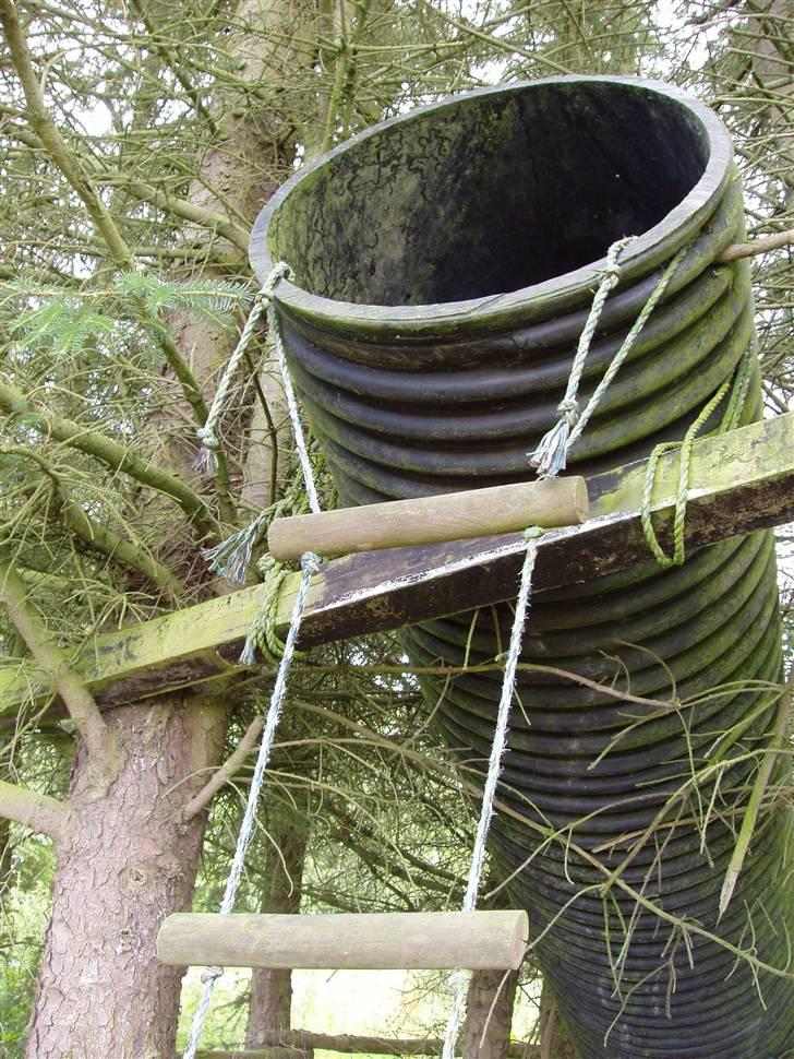 Vores ferie på "nissebo" :) - Rutchebanerøret i haven :) billede 13