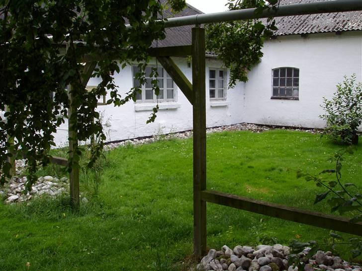 Vores ferie på "nissebo" :) - Stuehuset, set omme fra haven af :) billede 27