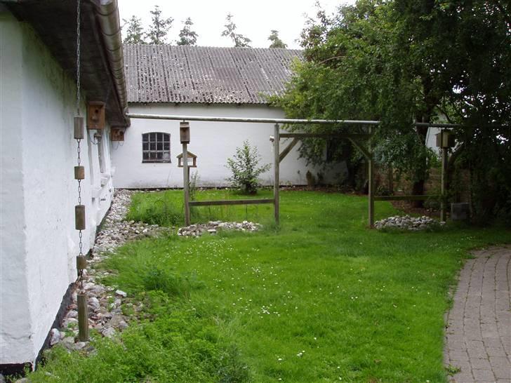 Vores ferie på "nissebo" :) - Stuehuset, set omme fra haven af :) billede 28