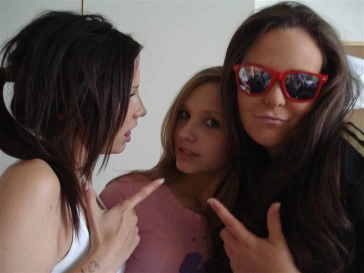 RE<3 Ranum efterskole<3 09/10 - Sidsel, Line og jeg <3
(vergelses kamerater) billede 46