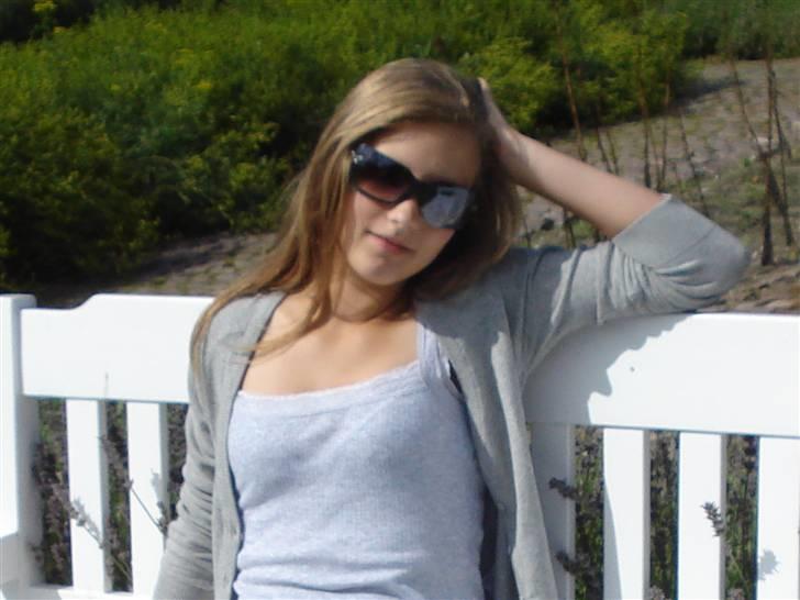 RE<3 Ranum efterskole<3 09/10 - På cykel tur til et gammelt kloster som er kendt for sin urte have
mig
(foto:sidsel) billede 64