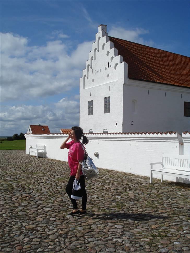 RE<3 Ranum efterskole<3 09/10 - Cykel tur til klosteret..........
sidsel billede 86