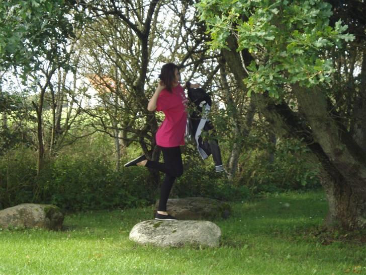 RE<3 Ranum efterskole<3 09/10 - På cykel tur til et gammelt kloster som er kendt for sin urte have
sidsel
(foto:mig) billede 123