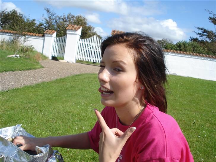 RE<3 Ranum efterskole<3 09/10 - På cykel tur til et gammelt kloster som er kendt for sin urte have
sidsel
(foto:mig) billede 152