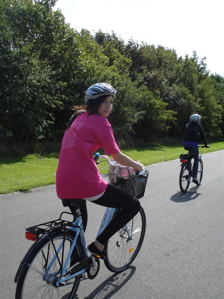 RE<3 Ranum efterskole<3 09/10 - På cykel tur til et gammelt kloster som er kendt for sin urte have
sidsel
(foto:mig) billede 155