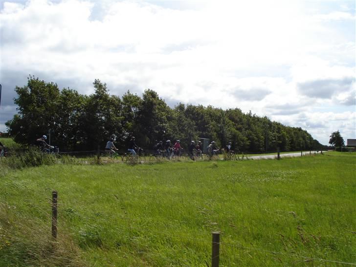 RE<3 Ranum efterskole<3 09/10 - På cykel tur til et gammelt kloster som er kendt for sin urte have
(foto:mig) billede 157