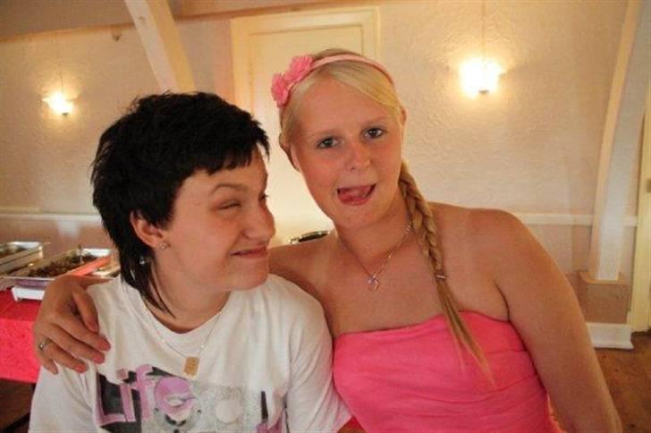 Min mormor og morfars 125 års fødselsdag - Sandie og jeg billede 2