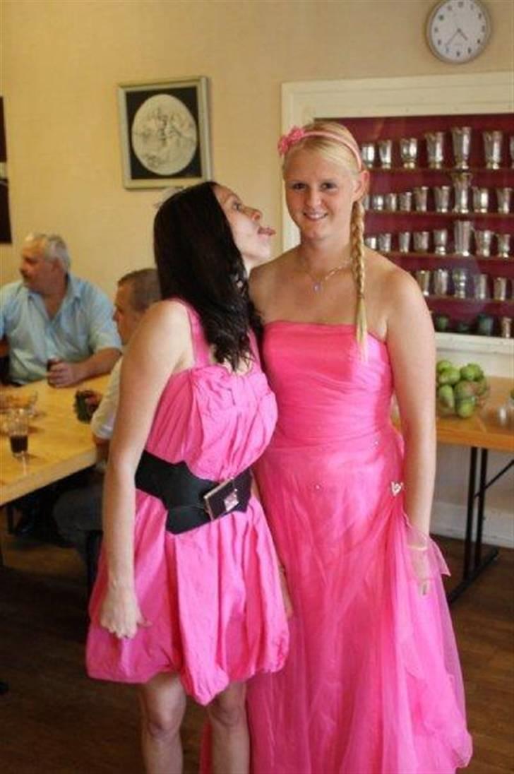 Min mormor og morfars 125 års fødselsdag - Min søster og jeg billede 8